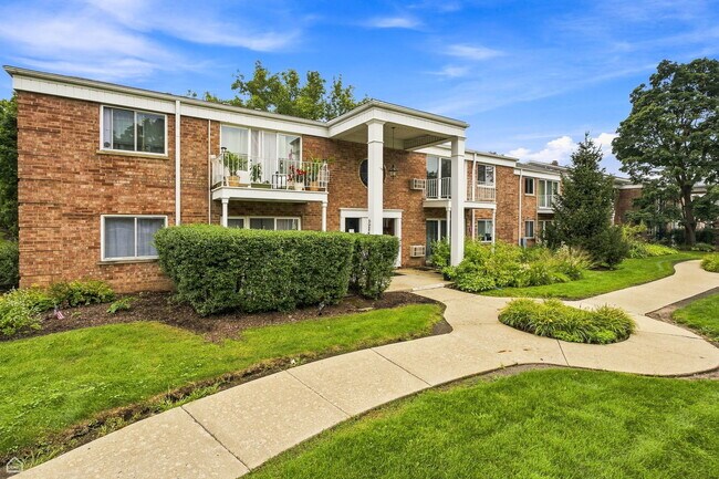 Building Photo - 543 Burlington Ave Unit 202