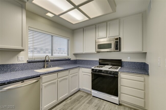 Photo - 2344 Lone Pine Dr