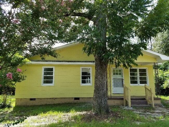 Building Photo - Renters Special