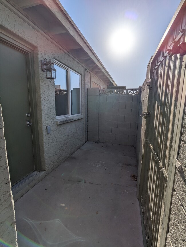 Photo - 1420 N Evergreen St Unit 2