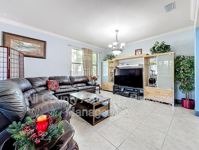 Photo - 2679 Lakebreeze Ln