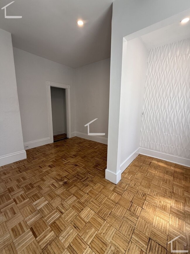 Photo - GREAT studio unit! Electricity, Garbage, Gas, Heat, Hot Water, Water included. Great location!