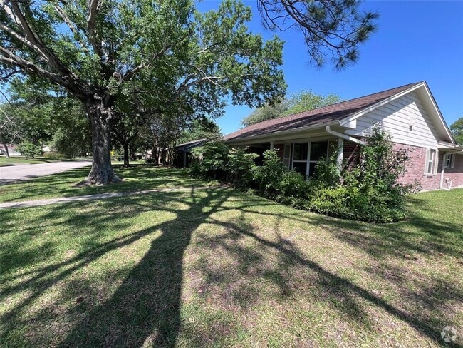 Building Photo - 9602 Fairdale Ln Rental