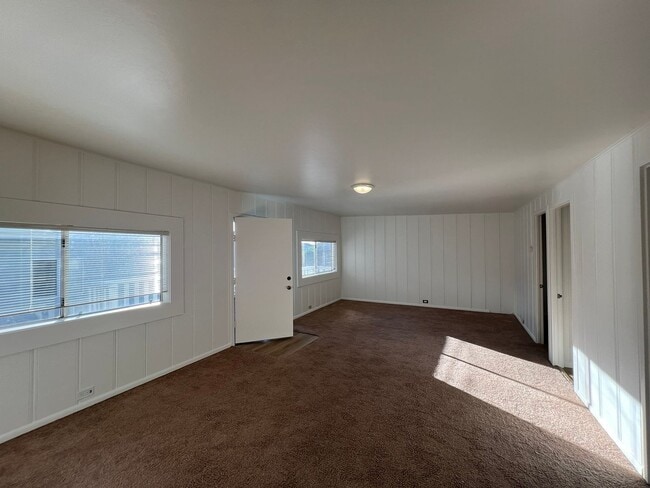 Photo - 486 Trinidad St