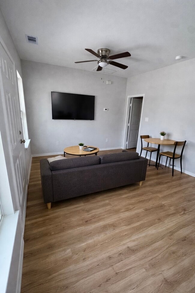 Photo - 103 Lincoln Cedars Dr