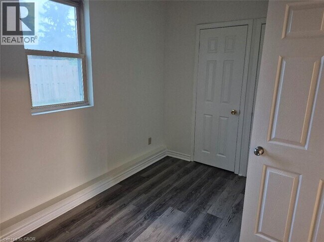 Photo - 69 Ontario St