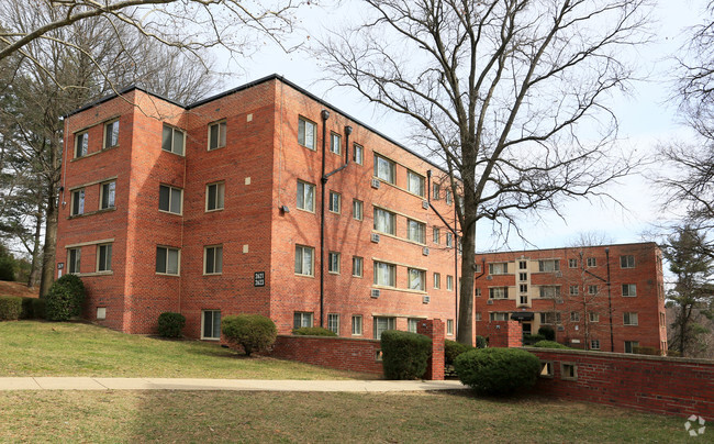 Building Photo - South Pointe Apartments