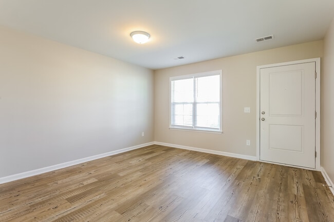 Photo - 415 Pollyanna Dr