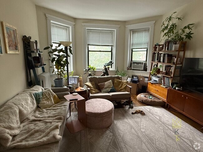 Building Photo - 1963 Commonwealth Ave Rental