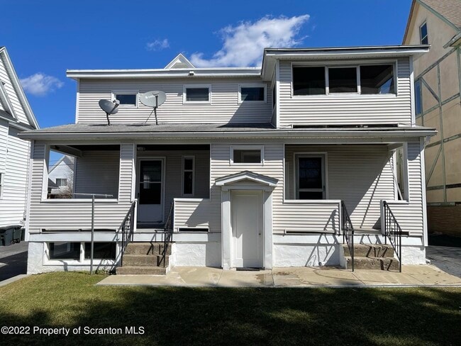 Building Photo - 303 E Drinker St