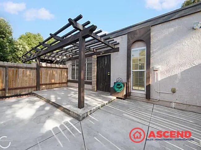 Photo - Beautiful 2 Bedroom Apartment!