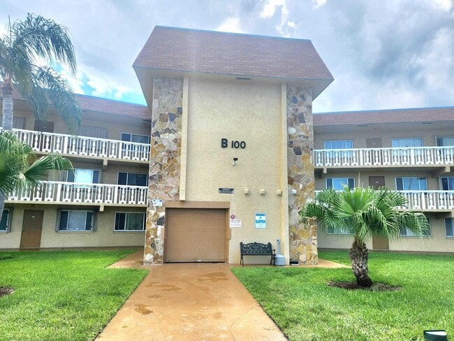Building Photo - 100 Village Green Cir E Unit B212