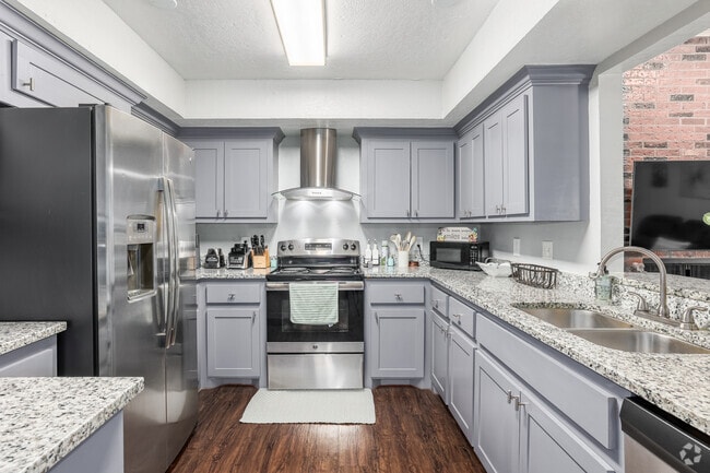 2BR, 2BA - 1253SF - Kitchen