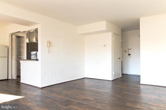 Photo - 37 Canterbury Square Unidad 302