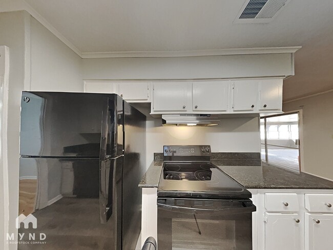 Photo - 561 McElroy Rd