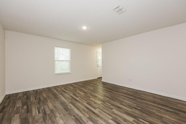 Photo - 3111 Mc Dermott Ave