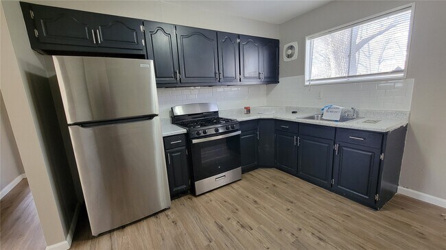 227 Meadowcrest Dr