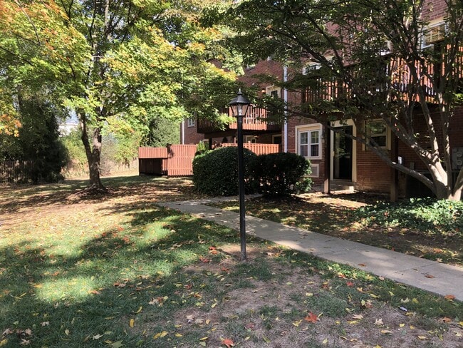 Building Photo - 6644 Hillandale Rd