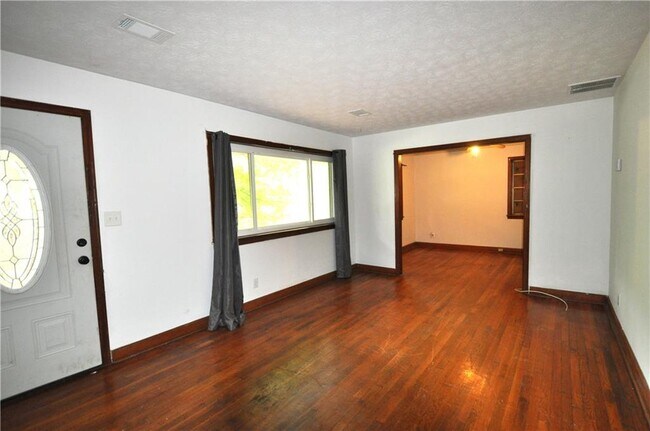 Photo - 486 Pegg Rd SW