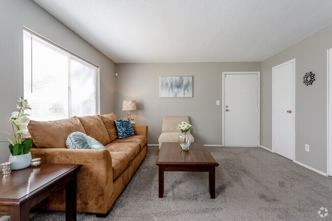 2BR, 1BA - Spruce