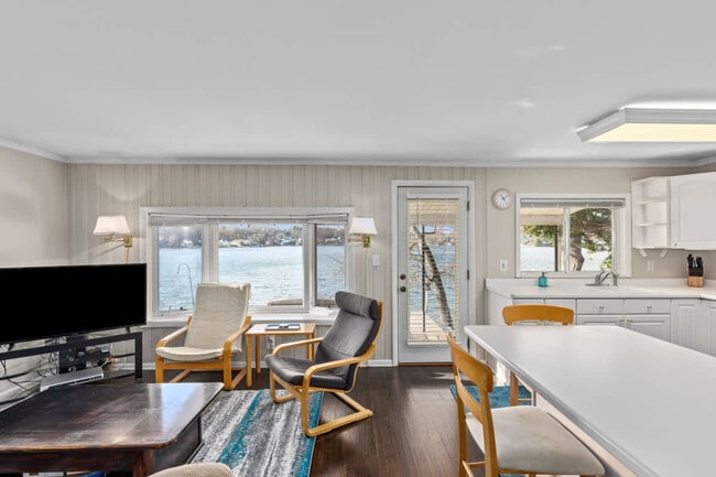 Photo - 8685 Je-NE-Be Dr NE Unidad ID1364137P