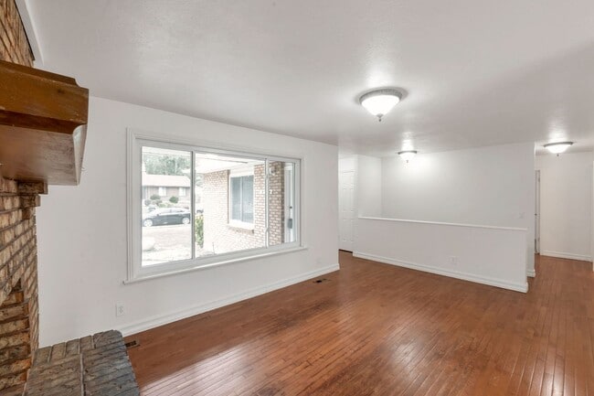 Photo - 2237 Karalee Way