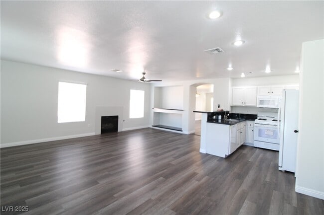 Photo - 301 Laguna Glen Dr