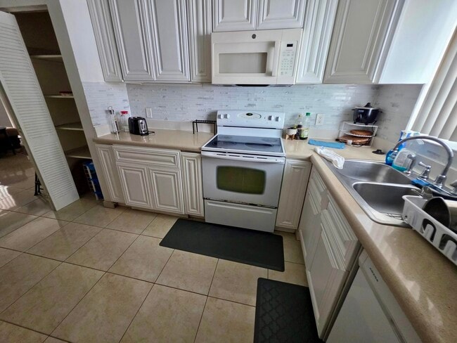 Building Photo - 2245 Fillmore St Unit 7