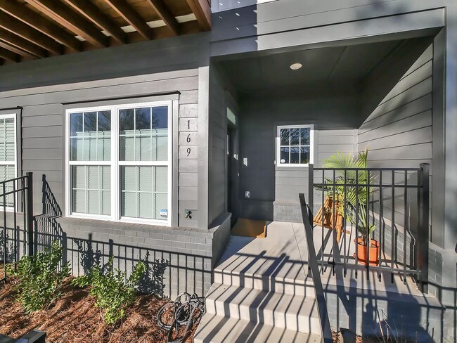 Photo - 169 E 20th St