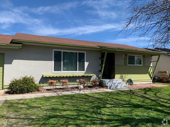 Building Photo - COMING SOON-Charming 3-Bedroom Home with B...