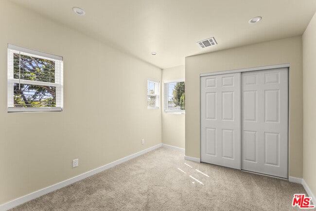 Photo - 5741 Simpson Ave