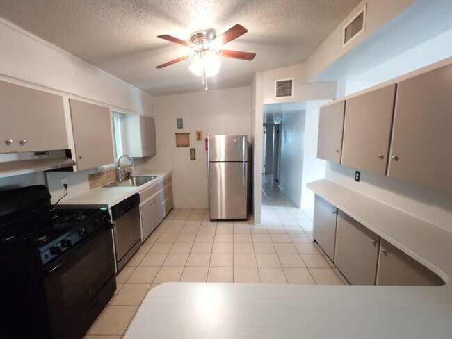 Photo - 203 Haverford Dr