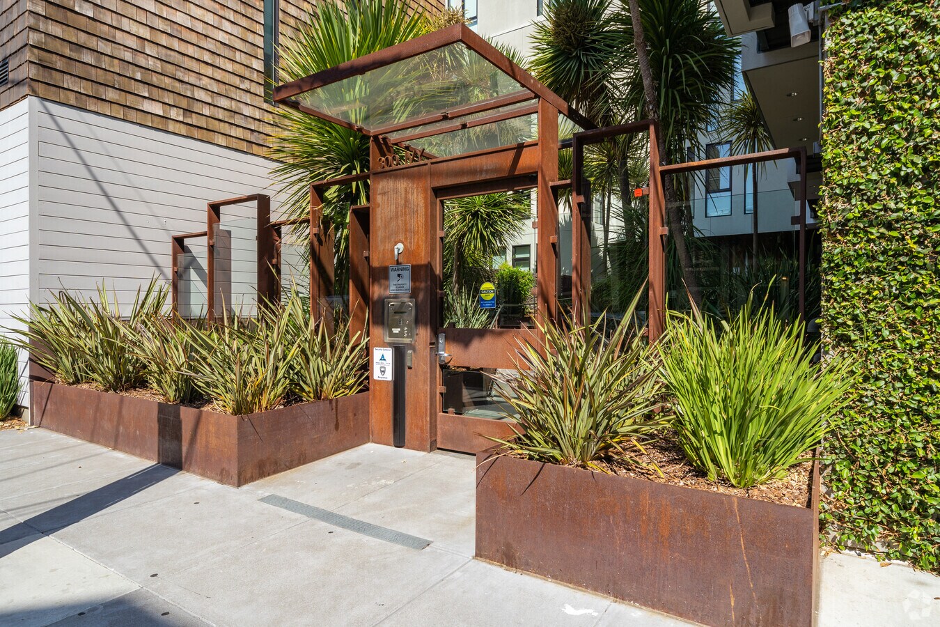 Photo - 467 Gough St