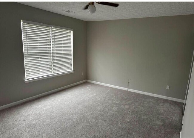 1133 Hawthorn Ln