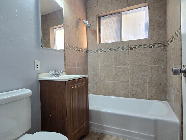 Photo - 452 S 4th St Unit 6