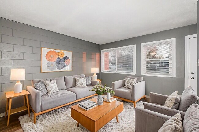 Photo - Charming 2 Bed, 1 Bath Apartment in Indianapolis - Don't Miss Out!