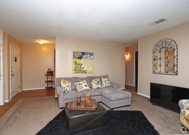 2BD,2BA - 1190 SF