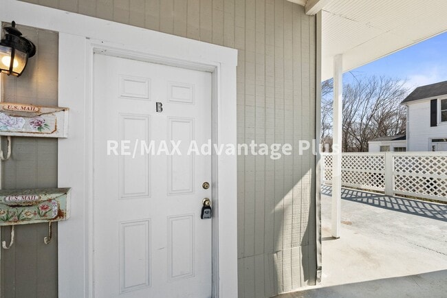 Photo - 614 S Main St Unidad B - Upstairs