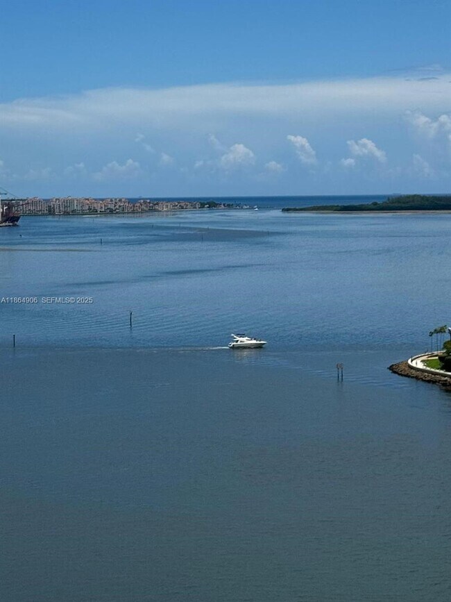 Building Photo - 300 S Biscayne Blvd Unit T-1514