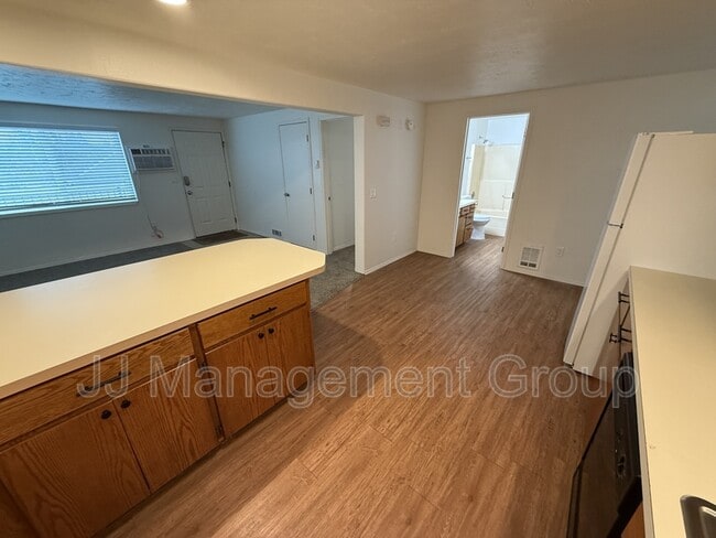 Photo - 1227 2nd St Unit Webster Apartments