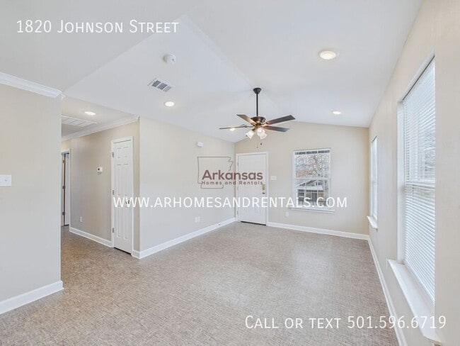 Photo - 1820 Johnson St