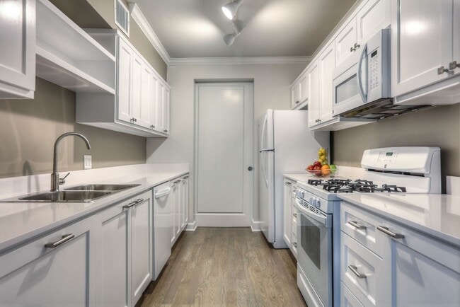 Photo - 1341 Cortlandt St