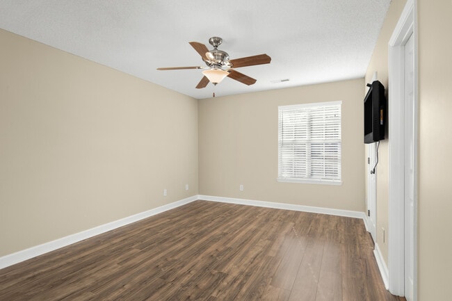 Photo - 105 Pine Cone Dr