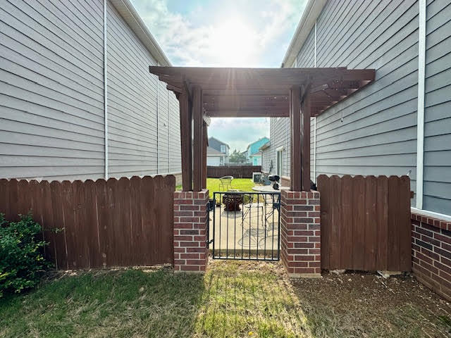 Photo - 592 N Longfellow Ln