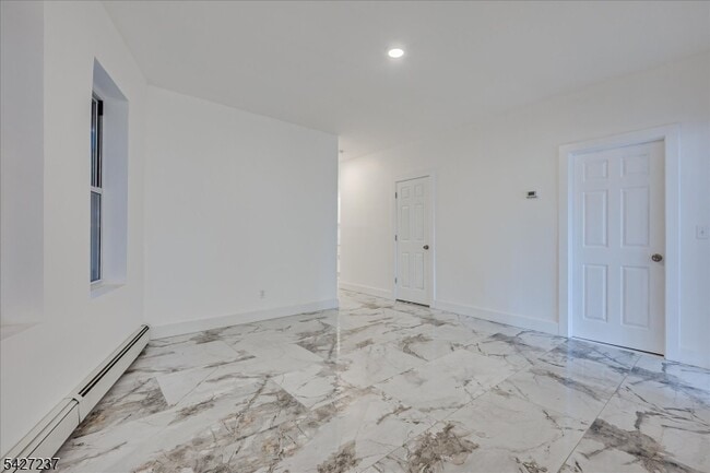 Photo - 520 E Jersey St