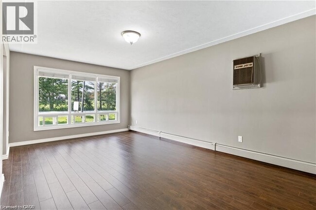Photo - 1398 Doon Village Rd