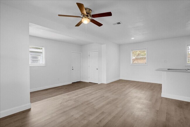 Photo - Gorgeous 3 bed / 1 Bath Home In Tangelo Park
