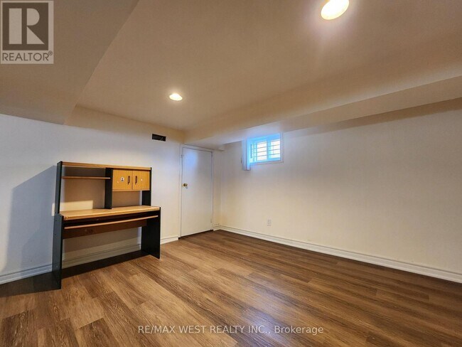 Photo - 105 Crocus Dr