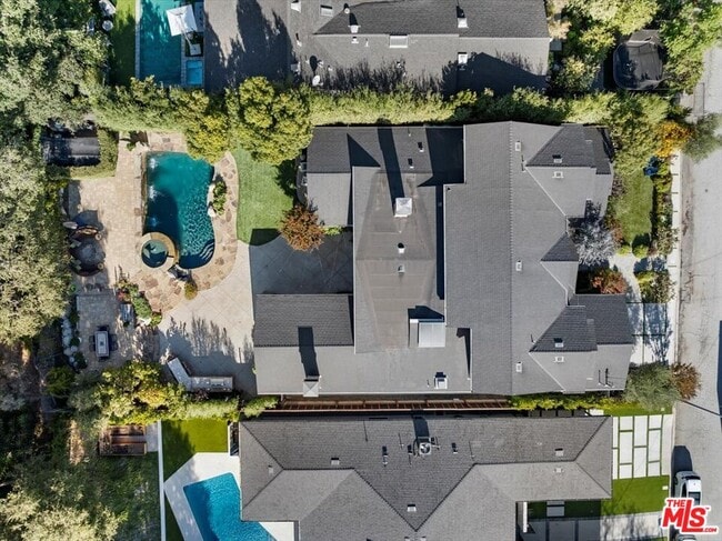 809 Leonard Rd