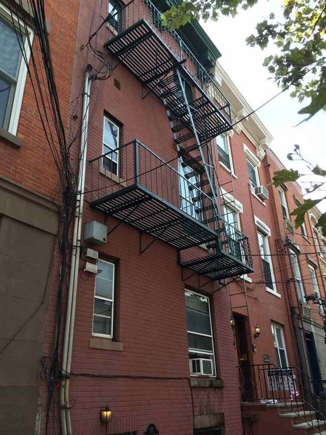 Building Photo - 611 Bloomfield St Unit 3F